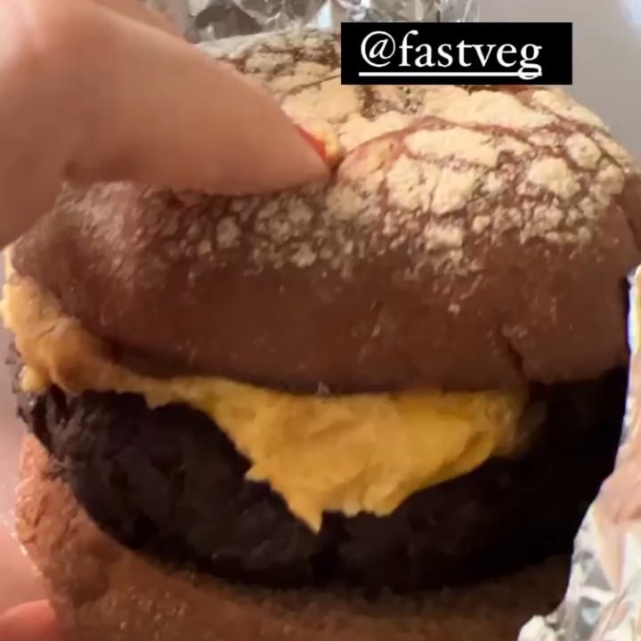 review photo of Fastveg Natal Burgão De Plantas shared by @liciadeniles on 30 May 2022 - review