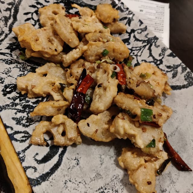 菜肴“Radice di loto fritta piccante”的照片