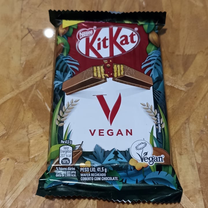 review photo of Nestlé Kitkat Vegan shared by @biancajordao on 29 Apr 2022 - review