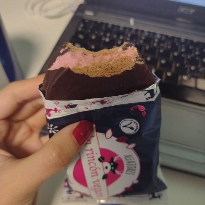 photo of Un Rincón Vegano Alfajor de Frutos del Bosque shared by @mayraybarra on  19 Aug 2021 - review