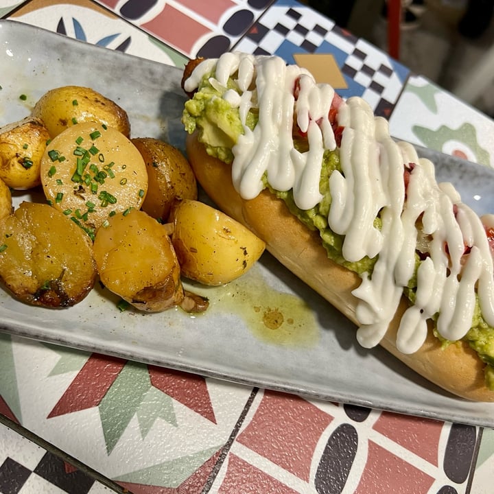 photo of Distrito Vegano Hot dog "completo chileno" shared by @lopasil on  30 Jan 2022 - review