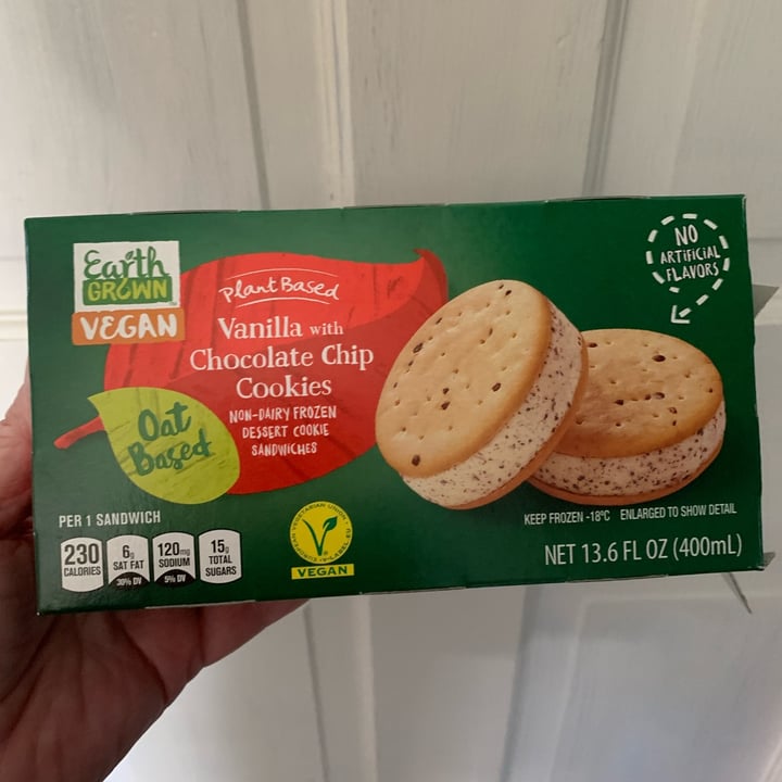 photo of Earth Grown Vanilla with Chocolate Chip Cookies Non-Dairy Frozen Dessert Cookie Sandwiches shared by @onehungryvegan on  26 Sep 2022 - review