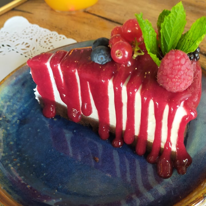 photo of Romeow Cat Bistrot Vegan Cheesecake Ai Frutti Di Bosco shared by @anto-miky18 on  28 Jun 2022 - review