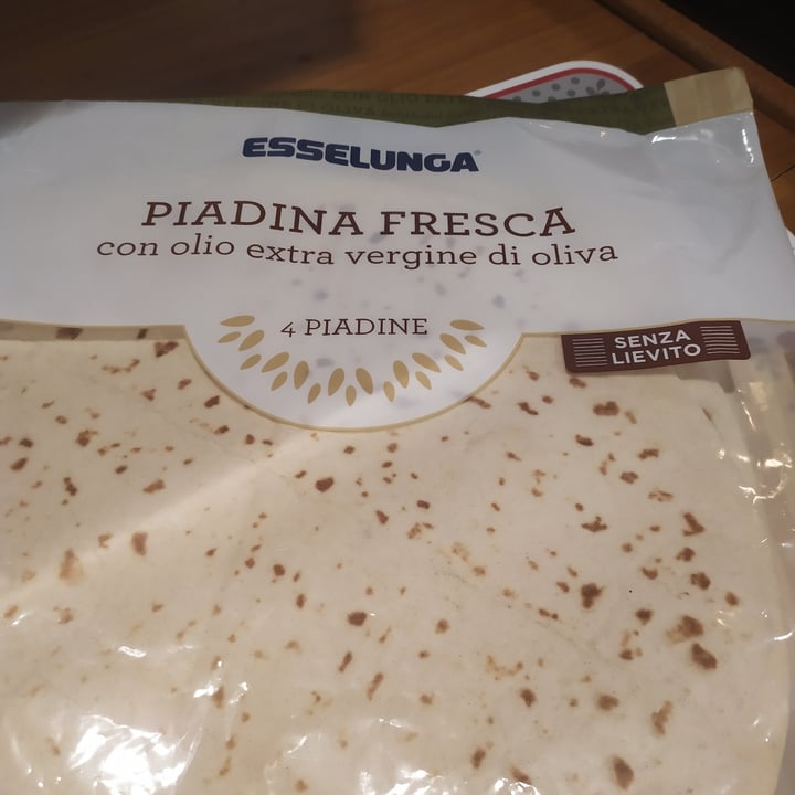 photo of  Esselunga Piadina con olio extra vergine di oliva shared by @monica260317 on  27 Mar 2022 - review