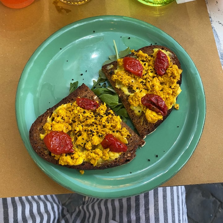 review photo of Buddy Italian Restaurant Cafè Bruschetta con tofu strapazzato shared by @stequ on 19 Jun 2022 - review