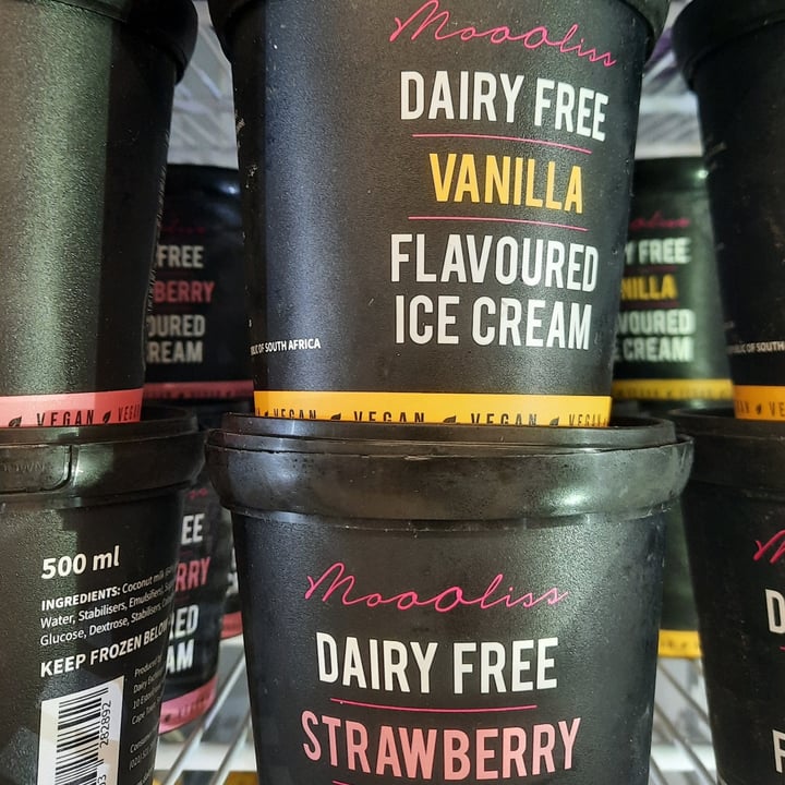 photo of Moooliss Strawberry Ice Cream shared by @diaryofashleigh on  17 Oct 2021 - review