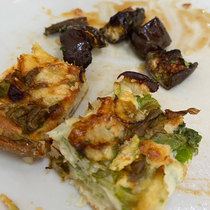 photo of Moema Natural - Restaurant Berinjela e tortinha de alho poró shared by @patriciaberla on  01 Aug 2021 - review