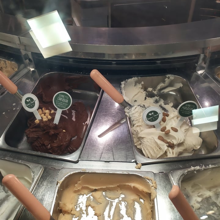 photo of Cremamore gelato vegan shared by @urdva on  28 Jul 2022 - review