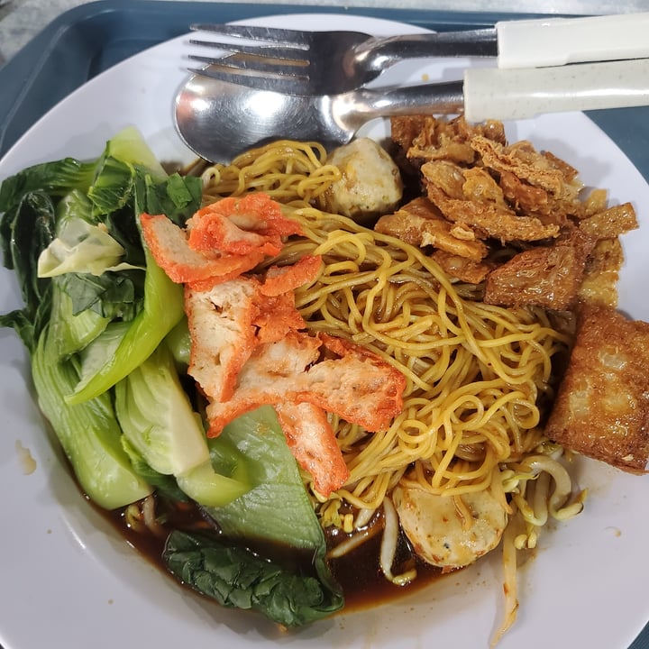 photo of Daily Green (St. George's Road) Signature Vegetarian Noodles shared by @crueltyfreetan on  15 Sep 2021 - review