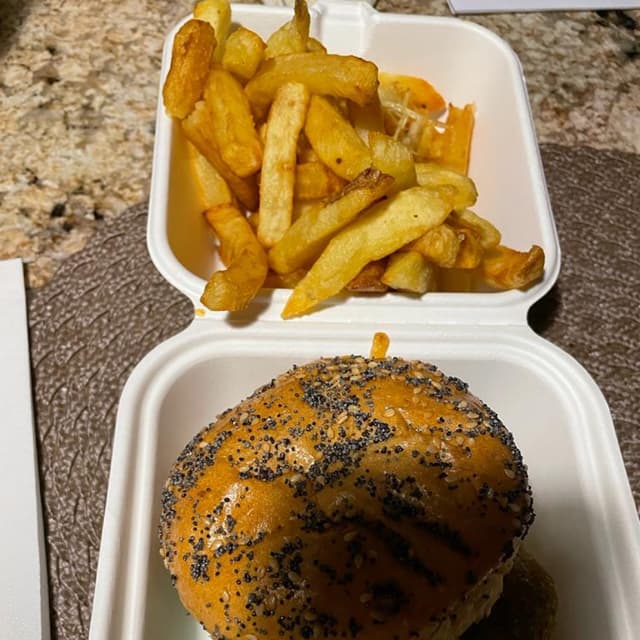 Photo of the dish “The Earth Child Burger”