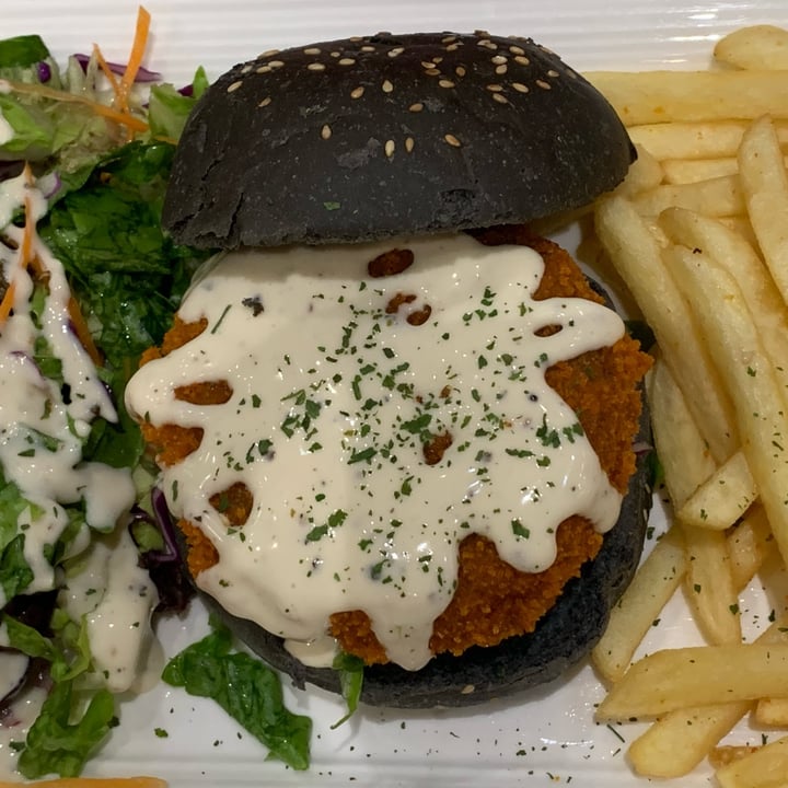 photo of Flavours by Saute Quinoa Burger shared by @tannfluffycowgomoo on  09 Jul 2022 - review