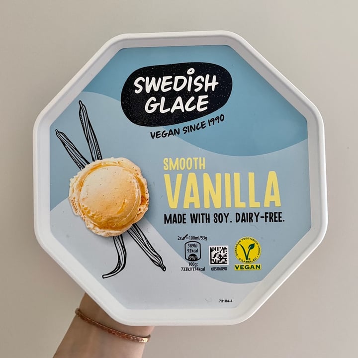 photo of Swedish Glace Smooth Vanilla ice cream tub shared by @appleappleamanda on  24 Jun 2021 - review