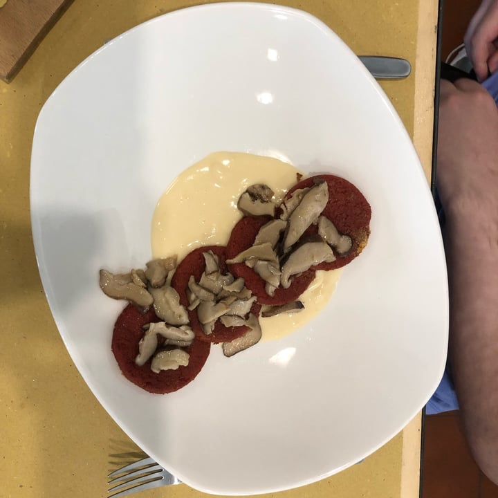 photo of Lo Fai gnocchetti alla barbabietola ai funghi su crema di formaggio veg shared by @luciapaladini on  02 Nov 2022 - review