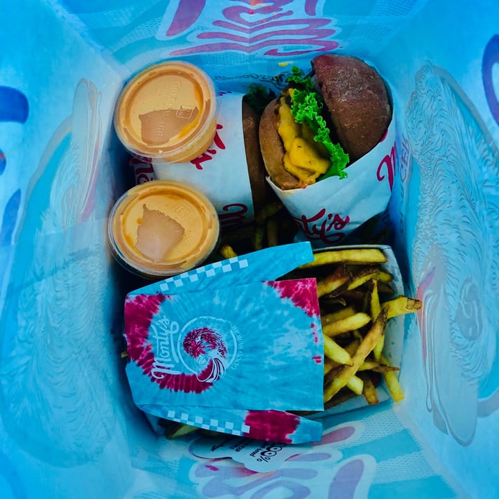 photo of Monty's Good Burger Double cheese burger shared by @maxwagner on  11 Sep 2020 - review