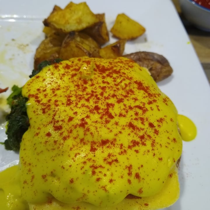 photo of Animal Liberation Kitchen Egg Bennie with Hollandaise Sauce shared by @rajivvegan on  12 Dec 2022 - review
