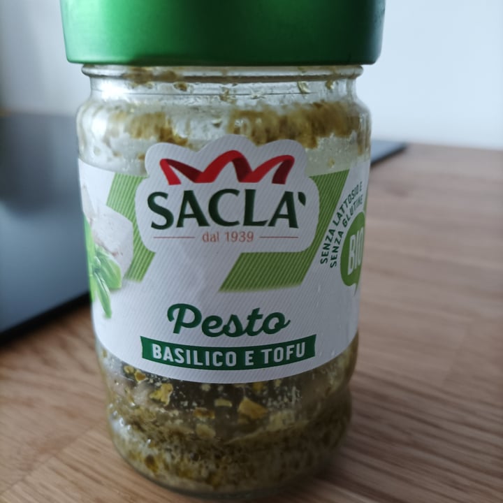 photo of Sacla' Pesto Basilico e Tofu shared by @giucav on  13 Sep 2022 - review