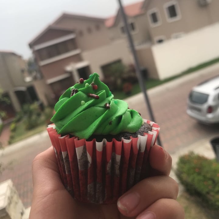photo of Magdalena’s Bakery Christmas Green Cupcake shared by @anamayuocj on  24 Dec 2020 - review
