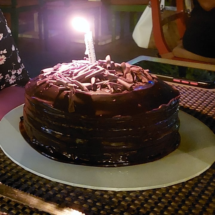 review photo of Hash Deli Cakes and Desserts Vegan Vanilla Cake With Chocolate Ganache shared by @vegandiaries on 26 Mar 2022 - review