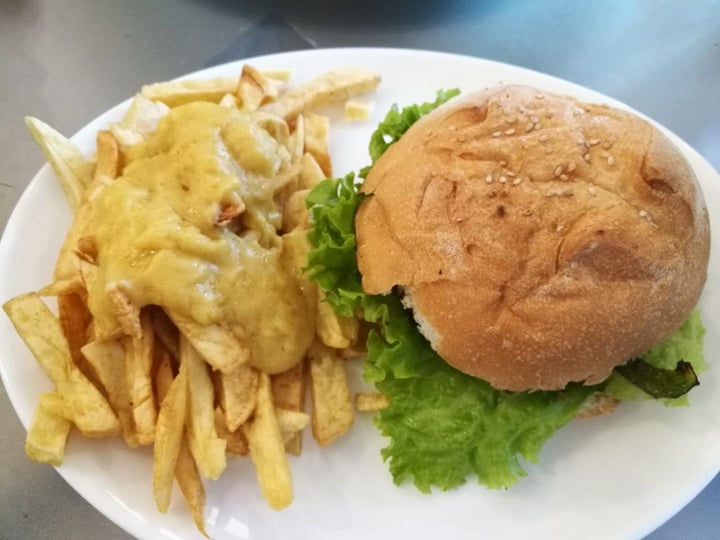 review photo of Loving Hut Hamburguesa de garbanzos shared by @juli2019 on 26 Oct 2019 - review