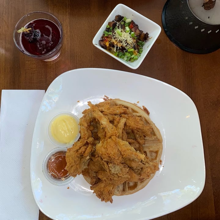 photo of Mo' Better Brews Fried Oyster Mushroom & Waffle shared by @kimberlyn on  13 Oct 2021 - review