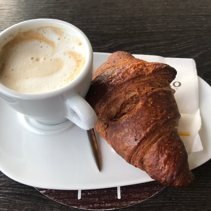 review photo of Tigros di Vigevano Briochina Vegana (Vegan Croissant) shared by @alexandrastefan on 19 Aug 2020 - review