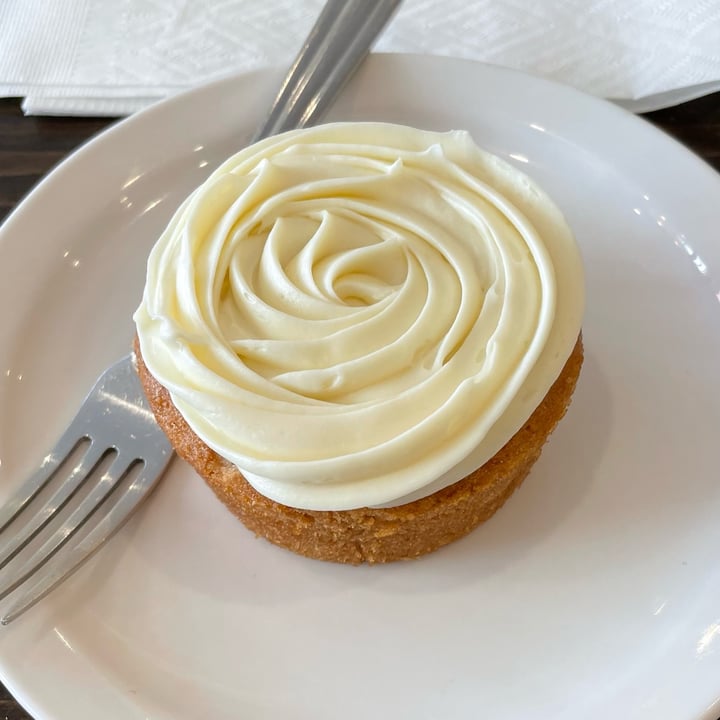 photo of River & Rail Cafe Vanilla Cake shared by @koops17 on  28 Sep 2021 - review