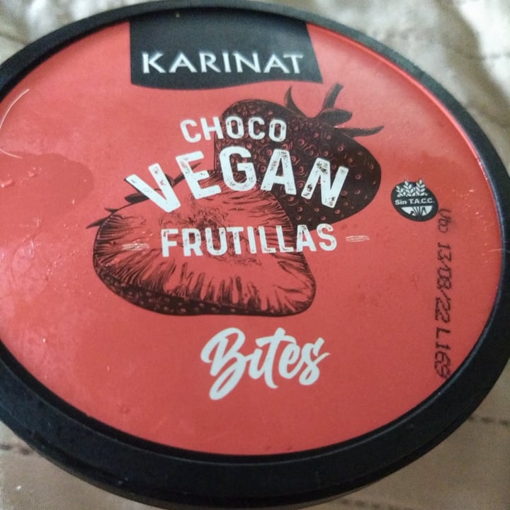 photo of Karinat Choco Vegan Frutillas Bites shared by @tierrapatuna on  10 Jan 2022 - review