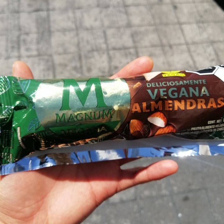 photo of Magnum Magnum Almendras Vegana shared by @mayu110 on  13 Feb 2022 - review