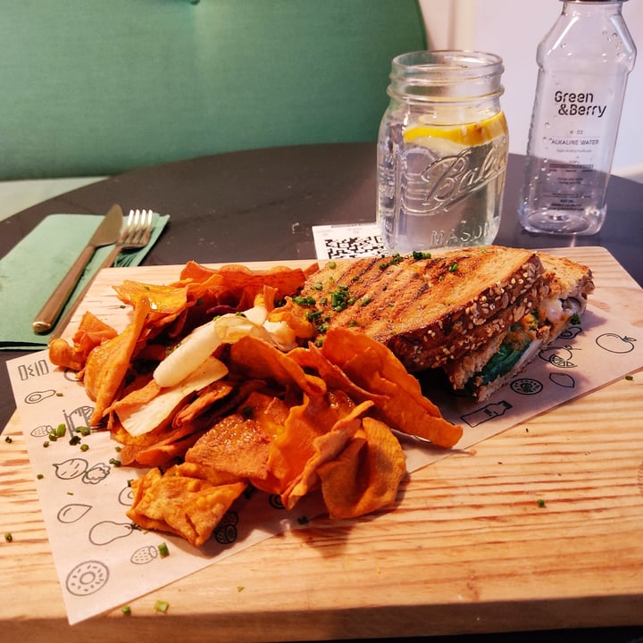 photo of Green & Berry Grill Cheese Vegan shared by @paquitorres on  18 May 2021 - review
