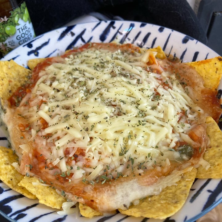 photo of El Ojú Nachos con queso shared by @veganwildce on  02 Mar 2022 - review