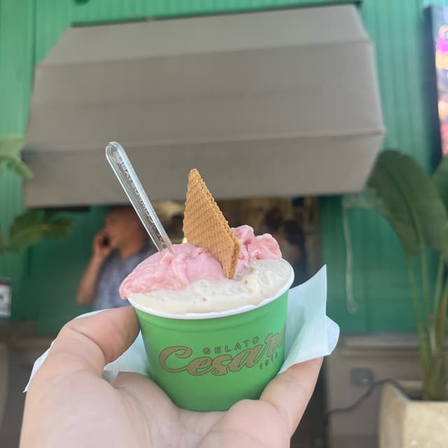 「Coppa Gelato Fichi D’india E Nocciola」の料理の写真