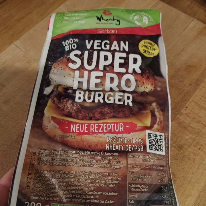 photo of Wheaty Vegan Super Hero Burger shared by @marinasnchez on  07 Feb 2022 - review