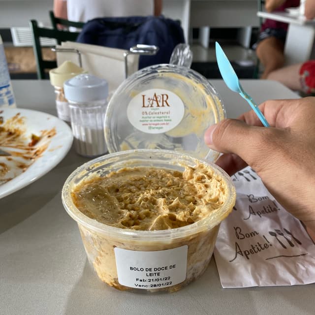 Foto do prato “Bolo branco com recheio de doce de leite”