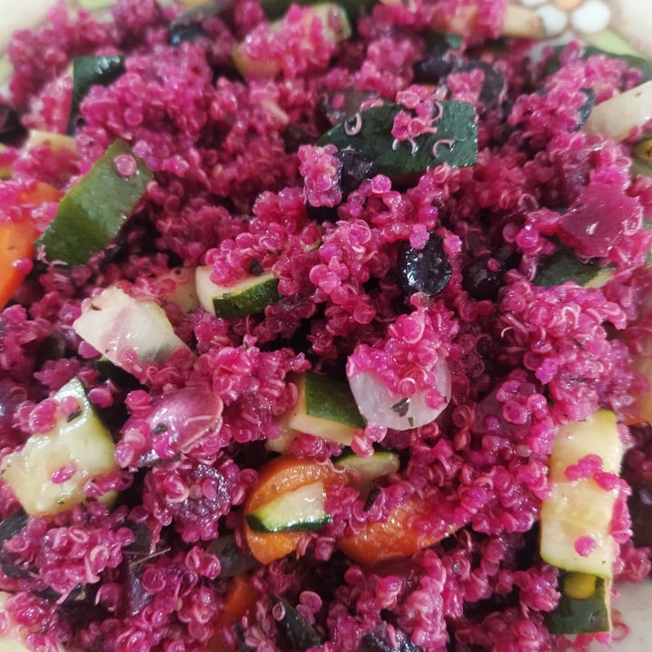 photo of Vemondo  Quinoa, remolacha, alubias y pipas ensalada shared by @biancafurii on  08 Aug 2022 - review