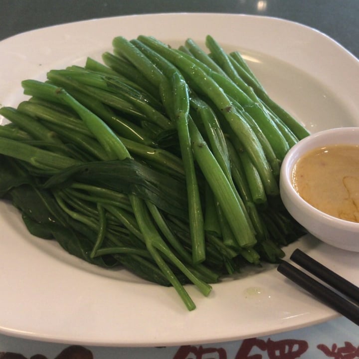 review photo of Tsui Wah Restaurant Kangkong served with chilli and preserved beancurd shared by @qingyue07 on 27 Jun 2020 - review