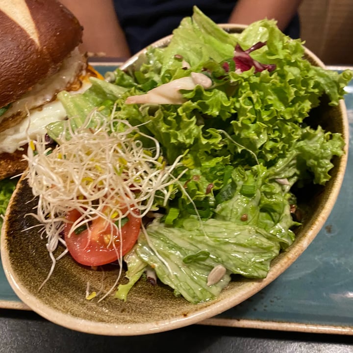 photo of Hans Im Glück German Burgergrill Geleit Mixed Asian Salad shared by @tabs on  29 Jun 2022 - review