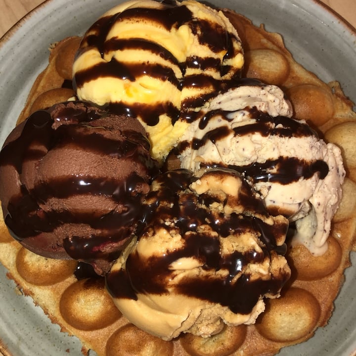 photo of Sharbets Vegan Waffle shared by @veronicaperez3 on  06 Sep 2020 - review