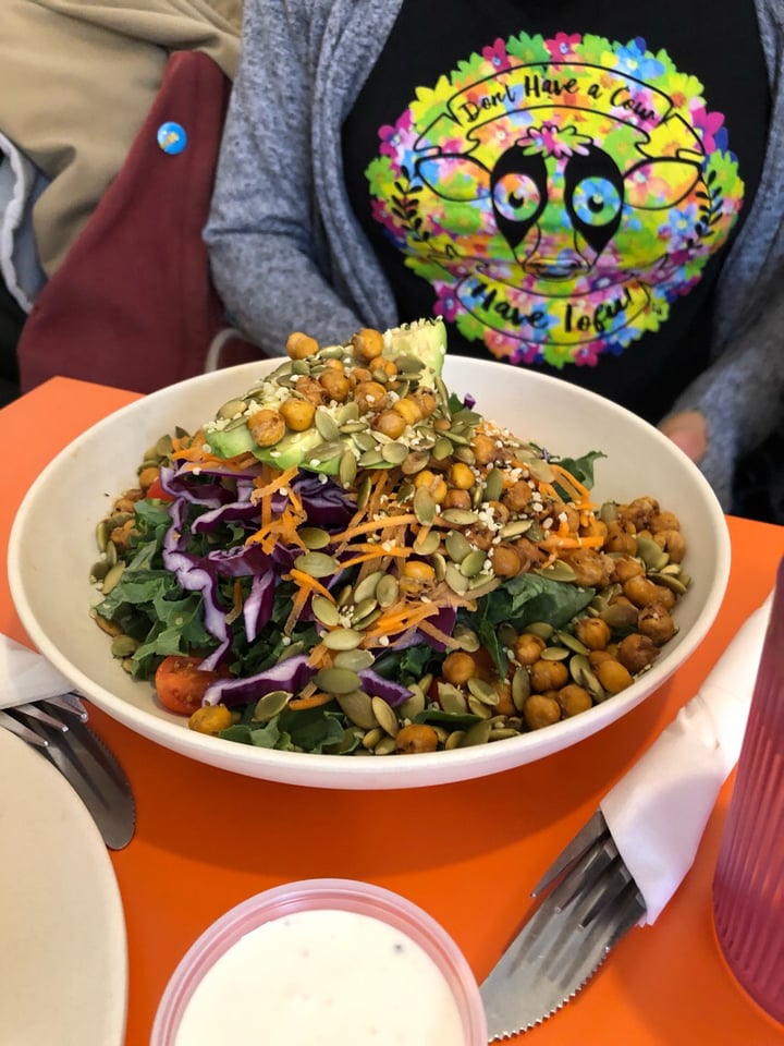 review photo of Hartbreakers Flower Power Salad shared by @drethanthevegan on 29 Dec 2018 - review