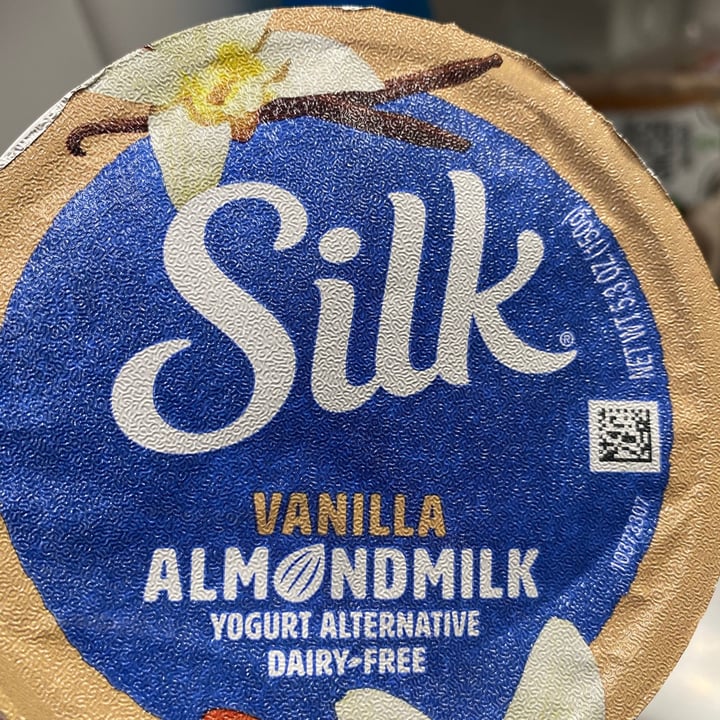 photo of Silk Strawberry Almondmilk Yogurt Alternative shared by @erickm209 on  20 Dec 2020 - review