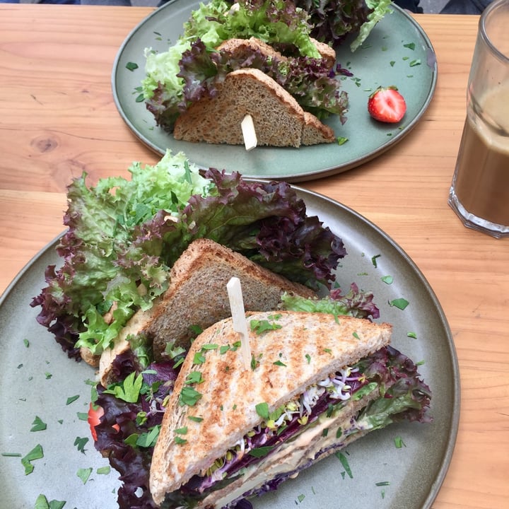 photo of HAPPENPAPPEN Nocado sandwich shared by @pesce23 on  30 Nov 2021 - review