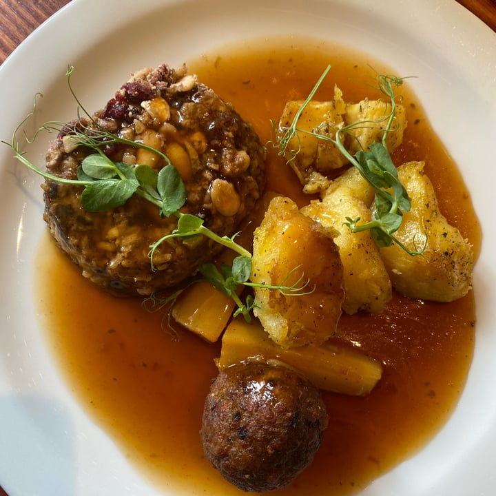 photo of White Hart Nut Roast shared by @megelyse1130 on  03 Apr 2022 - review