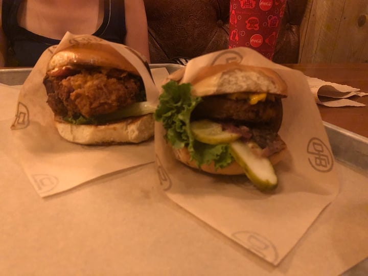 review photo of D-Luxe Burger Plant-based Pacific Island Burguer shared by @aalonsca on 24 Jan 2020 - review