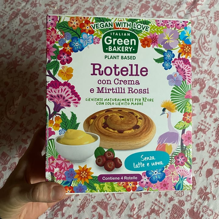 photo of italian green bakery Rotelle Con Crema E Mirtilli Rossi shared by @arthurlee on  20 Nov 2022 - review