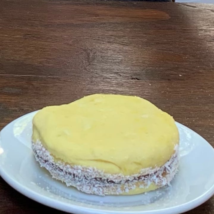 photo of Raymundo Café Vegan Alfajor de maicena shared by @luchiveg on  13 Feb 2022 - review