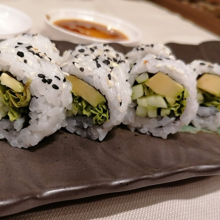 review photo of Ristorante Wàng cinese gourmet Uramaki Roll Vegetariano shared by @anitacampana on 06 Apr 2022 - review