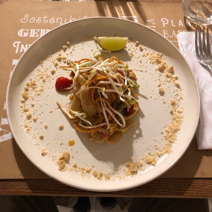 photo of Sementis Vegan Pad Thai shared by @paolot on  09 Dec 2022 - review