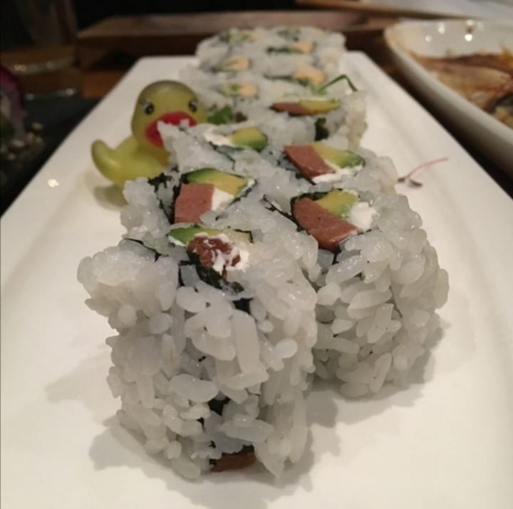 photo of Shizen Vegan Sushi Bar & Izakaya Philadelphia roll shared by @patitovegan on  10 Mar 2020 - review