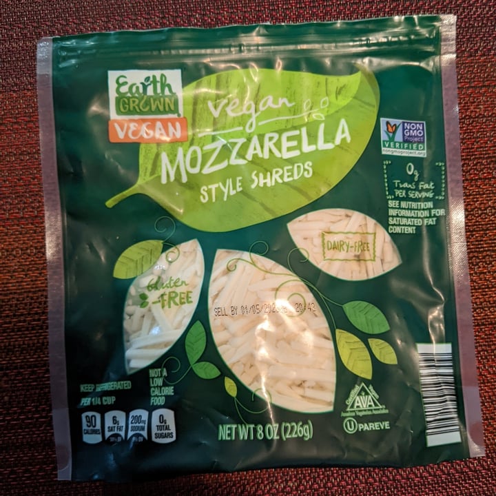 photo of Earth Grown Mozzarella style shreds shared by @caseyveganforlife on  15 Oct 2022 - review
