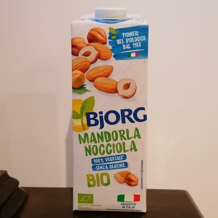 photo of Bjorg Latte mandorla e nocciola shared by @silversp00n on  04 Feb 2022 - review