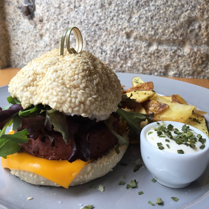 photo of Kind Kitchen Beyond Burger shared by @mariaperes on  23 Sep 2020 - review